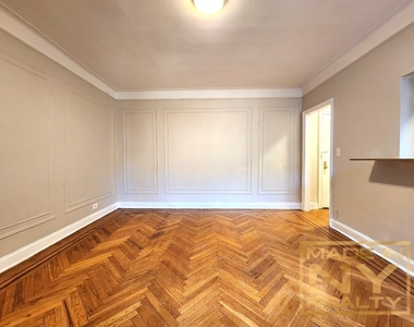 25-74 33rd Street - Photo Thumbnail 3