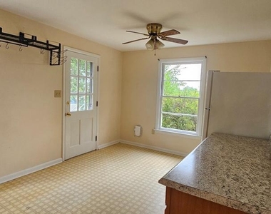 230 E Whitlock Avenue - Photo Thumbnail 3