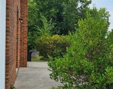 230 E Whitlock Avenue - Photo Thumbnail 11
