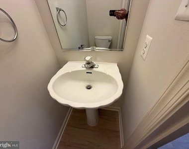 403 Independence Drive - Photo Thumbnail 12
