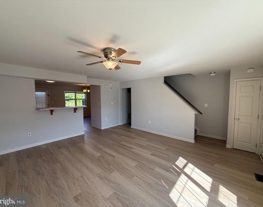 403 Independence Drive - Photo Thumbnail 2