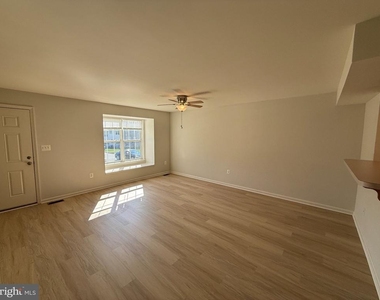 403 Independence Drive - Photo Thumbnail 3