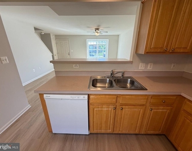 403 Independence Drive - Photo Thumbnail 6