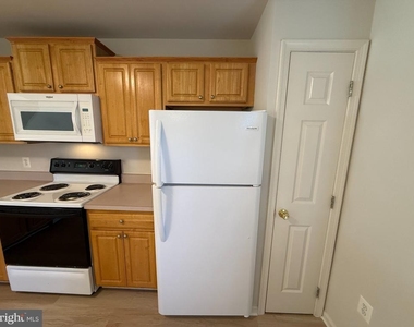 403 Independence Drive - Photo Thumbnail 8