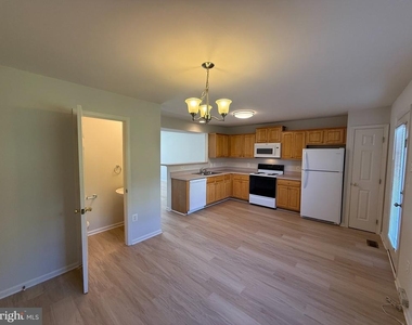 403 Independence Drive - Photo Thumbnail 10