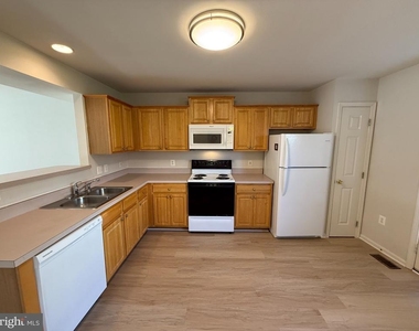 403 Independence Drive - Photo Thumbnail 5