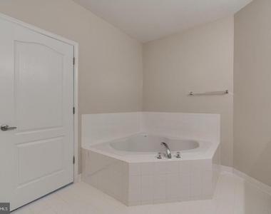 1601 Ladue Court - Photo Thumbnail 13