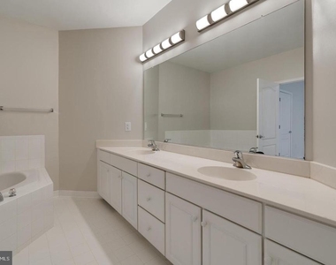 1601 Ladue Court - Photo Thumbnail 12