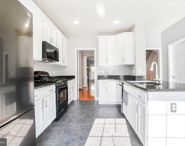 14899 Potomac Branch Drive - Photo Thumbnail 9