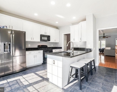 14899 Potomac Branch Drive - Photo Thumbnail 11