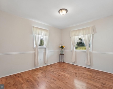 229 Cabbel Drive - Photo Thumbnail 16