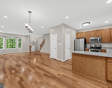 21588 Bankbarn Terrace - Photo Thumbnail 12