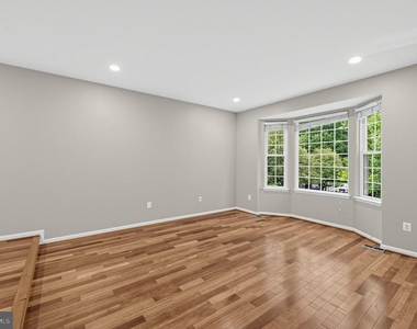21588 Bankbarn Terrace - Photo Thumbnail 15