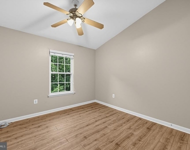 21588 Bankbarn Terrace - Photo Thumbnail 19