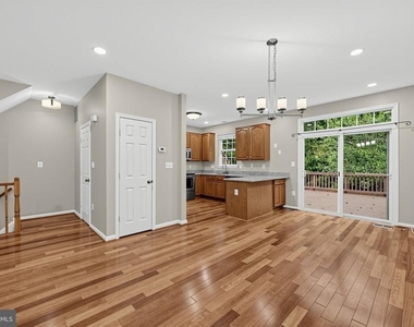21588 Bankbarn Terrace - Photo Thumbnail 11
