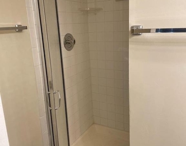 322 Lancaster Square - Photo Thumbnail 10
