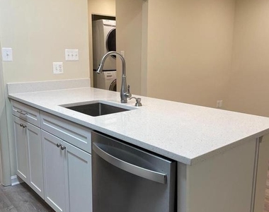 322 Lancaster Square - Photo Thumbnail 5