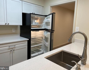 322 Lancaster Square - Photo Thumbnail 7