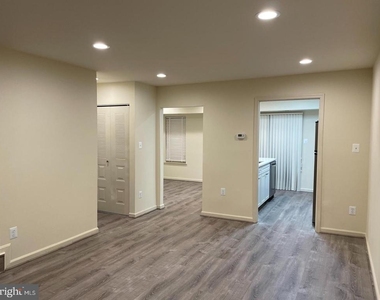 322 Lancaster Square - Photo Thumbnail 6