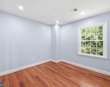8562 Tyrolean Way - Photo Thumbnail 16