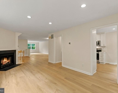 7937 Valleyfield Drive - Photo Thumbnail 5