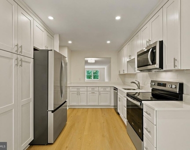 7937 Valleyfield Drive - Photo Thumbnail 9