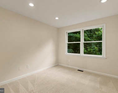 7937 Valleyfield Drive - Photo Thumbnail 13