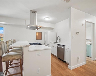 7990 Audubon Avenue - Photo Thumbnail 6