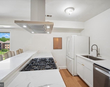 7990 Audubon Avenue - Photo Thumbnail 7
