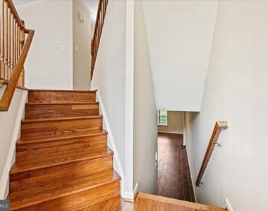 5304 Waldo Drive - Photo Thumbnail 2