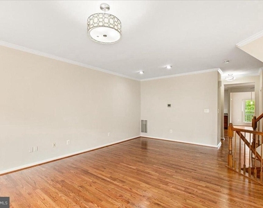 5304 Waldo Drive - Photo Thumbnail 4
