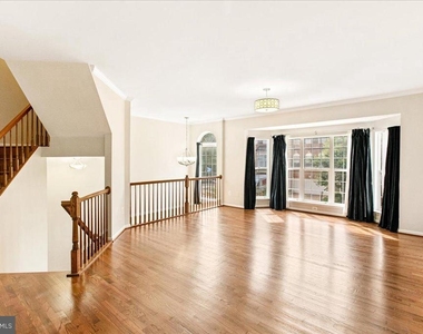 5304 Waldo Drive - Photo Thumbnail 3