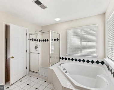 5304 Waldo Drive - Photo Thumbnail 17
