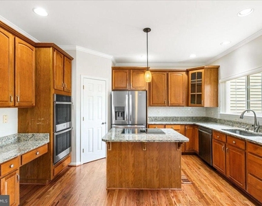 5304 Waldo Drive - Photo Thumbnail 7