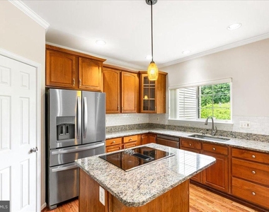 5304 Waldo Drive - Photo Thumbnail 6