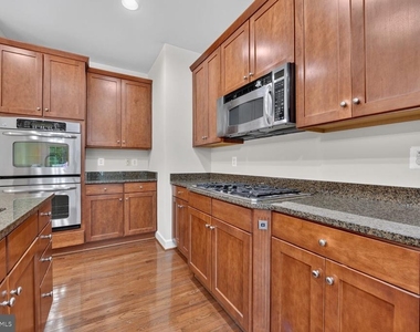 12285 Engelmann Oak Lane - Photo Thumbnail 13