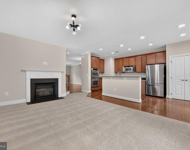 12285 Engelmann Oak Lane - Photo Thumbnail 10