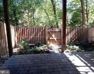6409 Nice Place - Photo Thumbnail 10