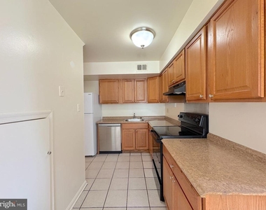 6802 Perry Penney Drive - Photo Thumbnail 4
