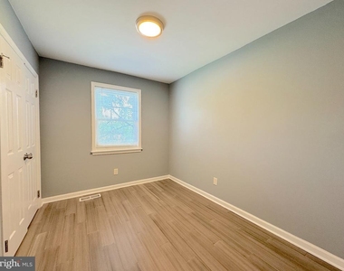 9819 Hagel Circle - Photo Thumbnail 19