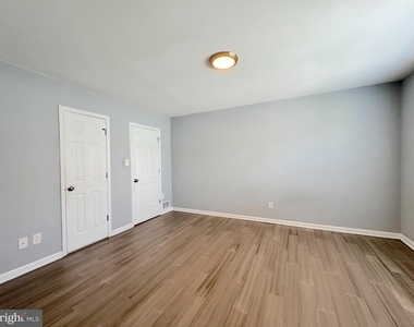 9819 Hagel Circle - Photo Thumbnail 12