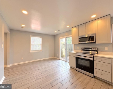 9819 Hagel Circle - Photo Thumbnail 7