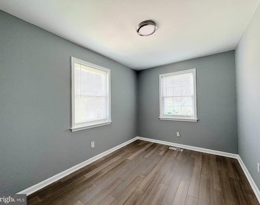 9819 Hagel Circle - Photo Thumbnail 17