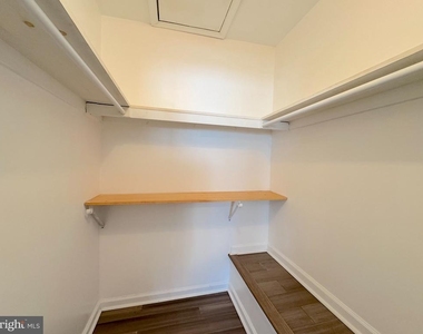 9819 Hagel Circle - Photo Thumbnail 14