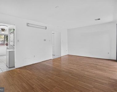 1151 Dublin Place - Photo Thumbnail 6
