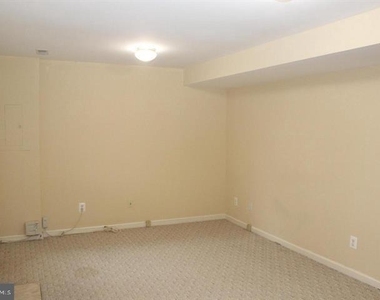 2555 Chase Wellesley Drive - Photo Thumbnail 2