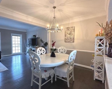8441 Kirby Lionsdale Drive - Photo Thumbnail 5