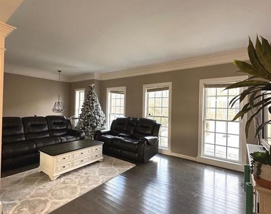 8441 Kirby Lionsdale Drive - Photo Thumbnail 3