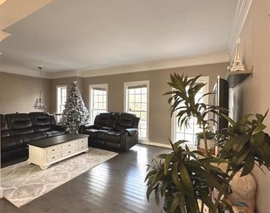 8441 Kirby Lionsdale Drive - Photo Thumbnail 9