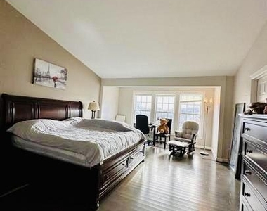 8441 Kirby Lionsdale Drive - Photo Thumbnail 18